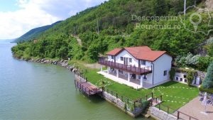 Cazare-la-DuoBlanc-Villa-din-Dubova-Cazanele-Dunarii-DescoperimRomania-1-300x169 Cazare la DuoBlanc Villa din Dubova - Cazanele Dunarii - DescoperimRomania (1)