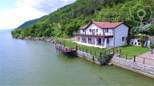Cazare-la-DuoBlanc-Villa-din-Dubova-Cazanele-Dunarii-DescoperimRomania-2-300x169 Cazare la DuoBlanc Villa din Dubova - Cazanele Dunarii - DescoperimRomania (2)