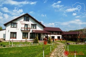 Cazare-la-Pensiunea-Casa-Denisa-din-Sieu-Maramures-DescoperimRomania-1-300x199 Cazare la Pensiunea Casa Denisa din Sieu - Maramures- DescoperimRomania (1)