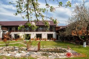 Cazare-la-Pensiunea-Casa-Denisa-din-Sieu-Maramures-DescoperimRomania-12-300x199 Cazare la Pensiunea Casa Denisa din Sieu - Maramures- DescoperimRomania (12)