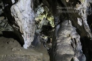 Cheile-oltetului-si-Pestra-Polovragi-miracol-in-inima-muntilor-DescoperimRomania-15-300x200 Cheile oltetului si Pestra Polovragi - miracol in inima muntilor- DescoperimRomania (15)