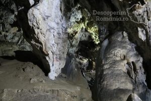 Cheile-oltetului-si-Pestra-Polovragi-miracol-in-inima-muntilor-DescoperimRomania-16-300x200 Cheile oltetului si Pestra Polovragi - miracol in inima muntilor- DescoperimRomania (16)