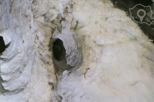 Cheile-oltetului-si-Pestra-Polovragi-miracol-in-inima-muntilor-DescoperimRomania-18-300x200 Cheile oltetului si Pestra Polovragi - miracol in inima muntilor- DescoperimRomania (18)