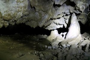 Cheile-oltetului-si-Pestra-Polovragi-miracol-in-inima-muntilor-DescoperimRomania-19-300x200 Cheile oltetului si Pestra Polovragi - miracol in inima muntilor- DescoperimRomania (19)
