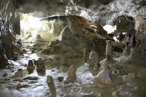 Cheile-oltetului-si-Pestra-Polovragi-miracol-in-inima-muntilor-DescoperimRomania-23-300x200 Cheile oltetului si Pestra Polovragi - miracol in inima muntilor- DescoperimRomania (23)