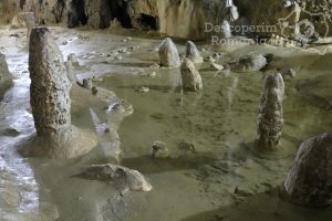 Cheile-oltetului-si-Pestra-Polovragi-miracol-in-inima-muntilor-DescoperimRomania-25-300x200 Cheile oltetului si Pestra Polovragi - miracol in inima muntilor- DescoperimRomania (25)