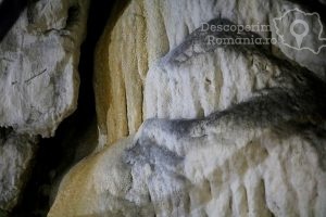 Cheile-oltetului-si-Pestra-Polovragi-miracol-in-inima-muntilor-DescoperimRomania-40-300x200 Cheile oltetului si Pestra Polovragi - miracol in inima muntilor- DescoperimRomania (40)