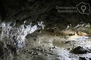 Cheile-oltetului-si-Pestra-Polovragi-miracol-in-inima-muntilor-DescoperimRomania-42-300x200 Cheile oltetului si Pestra Polovragi - miracol in inima muntilor- DescoperimRomania (42)