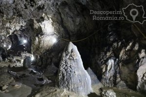 Cheile-oltetului-si-Pestra-Polovragi-miracol-in-inima-muntilor-DescoperimRomania-44-300x200 Cheile oltetului si Pestra Polovragi - miracol in inima muntilor- DescoperimRomania (44)