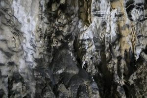 Cheile-oltetului-si-Pestra-Polovragi-miracol-in-inima-muntilor-DescoperimRomania-47-300x200 Cheile oltetului si Pestra Polovragi - miracol in inima muntilor- DescoperimRomania (47)