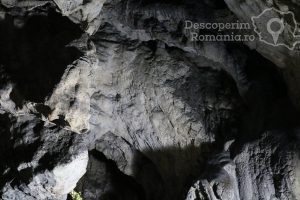 Cheile-oltetului-si-Pestra-Polovragi-miracol-in-inima-muntilor-DescoperimRomania-53-300x200 Cheile oltetului si Pestra Polovragi - miracol in inima muntilor- DescoperimRomania (53)