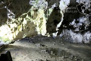 Cheile-oltetului-si-Pestra-Polovragi-miracol-in-inima-muntilor-DescoperimRomania-8-300x200 Cheile oltetului si Pestra Polovragi - miracol in inima muntilor- DescoperimRomania (8)