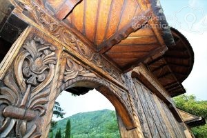 Manastirea-Polovragi-Armonie-in-alb-DescoperimRomania-2-300x200 Manastirea Polovragi - Armonie in alb - DescoperimRomania (2)