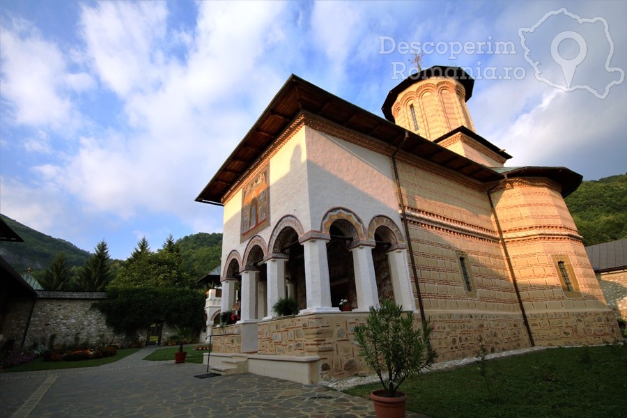 Manastirea Polovragi – Armonie in alb – DescoperimRomania (7)