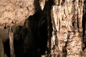Pestera-Muierii-Cea-mai-vizitata-pestera-Cazare-Oltenia-Atractii-Oltenia-DescoperimRomania.ro-11-300x200 Pestera Muierii - Cea mai vizitata pestera - Cazare Oltenia - Atractii Oltenia - DescoperimRomania.ro (11)