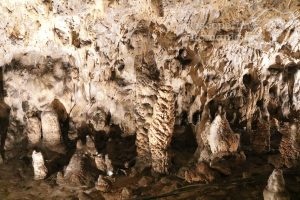 Pestera-Muierii-Cea-mai-vizitata-pestera-Cazare-Oltenia-Atractii-Oltenia-DescoperimRomania.ro-15-300x200 Pestera Muierii - Cea mai vizitata pestera - Cazare Oltenia - Atractii Oltenia - DescoperimRomania.ro (15)