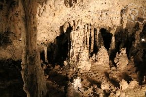 Pestera-Muierii-Cea-mai-vizitata-pestera-Cazare-Oltenia-Atractii-Oltenia-DescoperimRomania.ro-9-300x200 Pestera Muierii - Cea mai vizitata pestera - Cazare Oltenia - Atractii Oltenia - DescoperimRomania.ro (9)