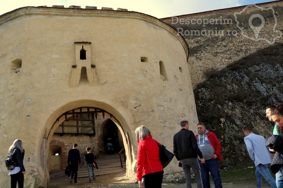 Cetatea-Râșnov-–-Falnic-supraveghtor-al-Râșnovului-DescoperimRomania-16--5x100 Cetatea Râșnov – Falnic supraveghtor al Râșnovului