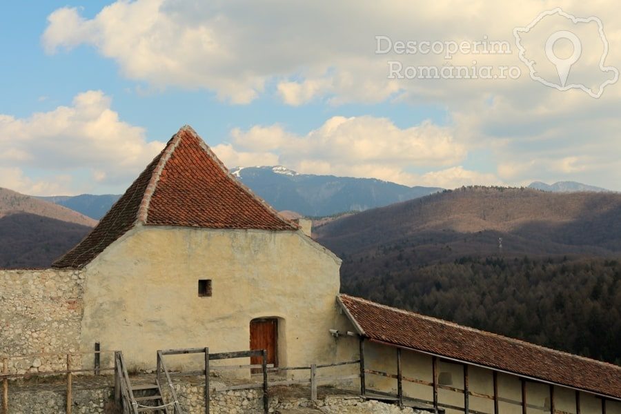 Cetatea-Râșnov-–-Falnic-supraveghtor-al-Râșnovului-DescoperimRomania-29--5x100 Cetatea Râșnov – Falnic supraveghtor al Râșnovului