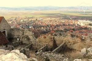 Cetatea-Râșnov-–-Falnic-supraveghtor-al-Râșnovului-DescoperimRomania-33-300x200 Cetatea Râșnov – Falnic supraveghtor al Râșnovului - DescoperimRomania (33)