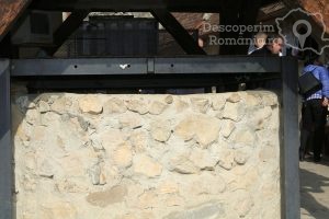Cetatea-Râșnov-–-Falnic-supraveghtor-al-Râșnovului-DescoperimRomania-53-300x200 Cetatea Râșnov – Falnic supraveghtor al Râșnovului - DescoperimRomania (53)