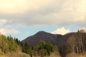 Cetatea-Râșnov-–-Falnic-supraveghtor-al-Râșnovului-DescoperimRomania-7-300x200 Cetatea Râșnov – Falnic supraveghtor al Râșnovului - DescoperimRomania (7)