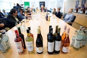 VINVEST-2019-În-premieră-spumant-cu-particule-de-aur-DescoperimRomania-18-300x200 VINVEST 2019 - În premieră spumant cu particule de aur - DescoperimRomania (18)