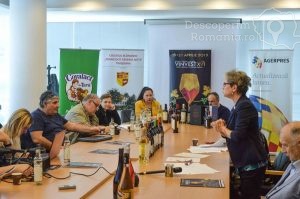 VINVEST-2019-În-premieră-spumant-cu-particule-de-aur-DescoperimRomania-37-300x199 VINVEST 2019 - În premieră spumant cu particule de aur - DescoperimRomania (37)