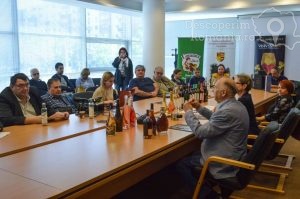 VINVEST-2019-În-premieră-spumant-cu-particule-de-aur-DescoperimRomania-59-300x199 VINVEST 2019 - În premieră spumant cu particule de aur - DescoperimRomania (59)