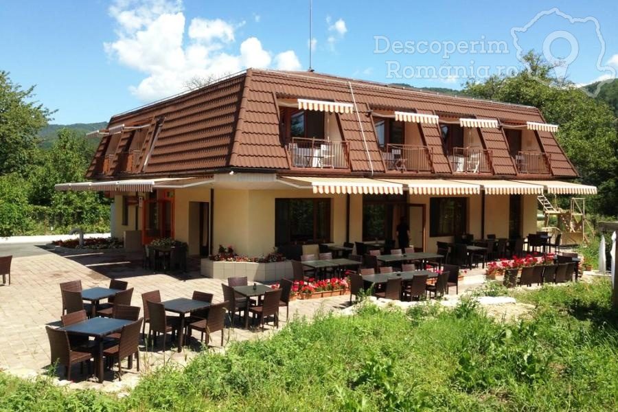 Cazare-la-Pensiunea-Valea-Lupului-din-Valea-Lupului-Muntenia-DescoperimRomania-1-900x600 Cazare la Pensiunea Valea Lupului din Valea Lupului - Muntenia - DescoperimRomania (1)