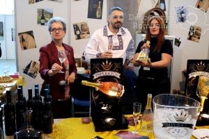 VINVEST-Degustări-speciale-și-vinuri-produse-la-Muntele-Athos-DescoperimRomania-16-300x200 VINVEST Degustări speciale și vinuri produse la Muntele Athos - DescoperimRomania (16)