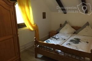 Cazare-la-Pensiunea-Tirol-din-Parang-Cazare-Retezat-Parang-DescoperimRomania-10-300x200 Cazare la Pensiunea Tirol din Parang - Cazare Retezat - Parang - DescoperimRomania (10)