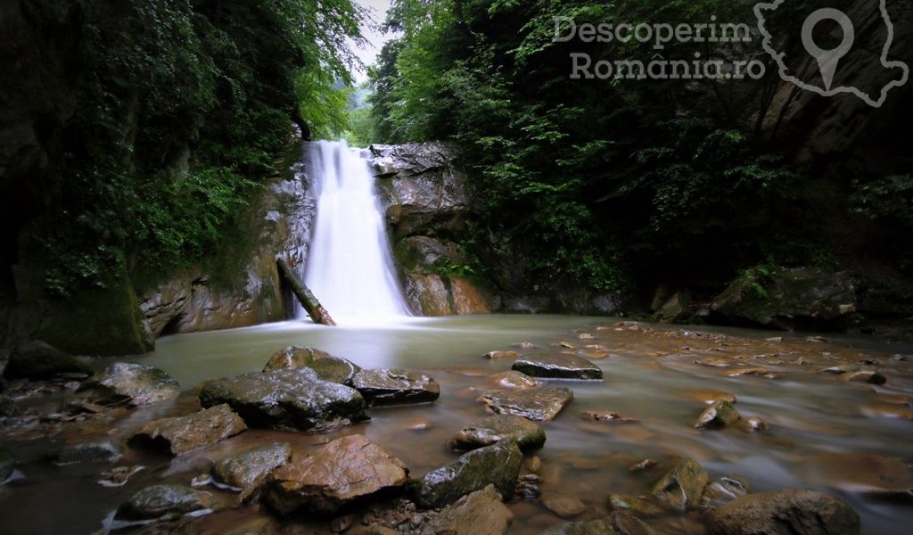 Cascada Cașoca – Pruncea - cuibul apei din inima munților (1)