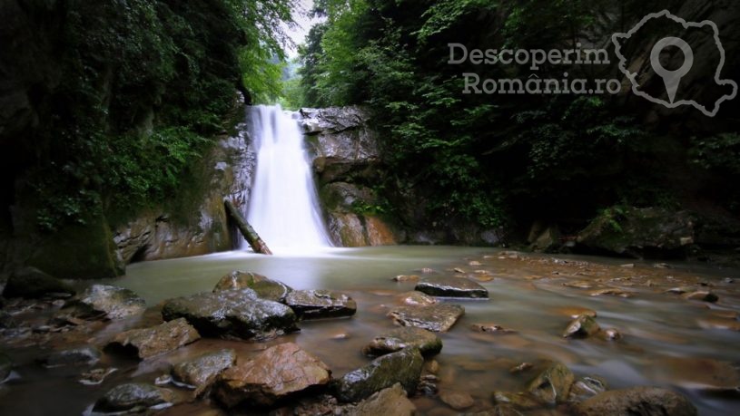 Cascada Cașoca – Pruncea - cuibul apei din inima munților (1)