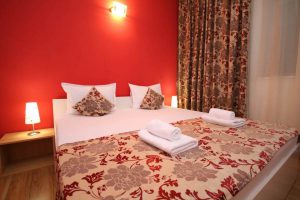 Cazare-la-Comfort-Apartments-Timisoara-Apartament-Bordeaux-Cazare-in-Timisoara-DescoperimRomania.ro-4-300x200 Cazare la Comfort Apartments Timisoara - Apartament Bordeaux - Cazare in Timisoara - DescoperimRomania.ro (4)