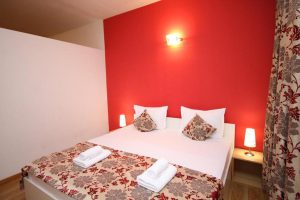 Cazare-la-Comfort-Apartments-Timisoara-Apartament-Bordeaux-Cazare-in-Timisoara-DescoperimRomania.ro-8-300x200 Cazare la Comfort Apartments Timisoara - Apartament Bordeaux - Cazare in Timisoara - DescoperimRomania.ro (8)