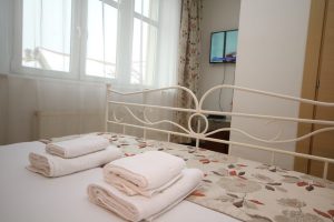 Cazare-la-Comfort-Apartments-Timisoara-Apartament-Coral-Cazare-in-Timisoara-DescoperimRomania.ro-10-1-300x200 Cazare la Comfort Apartments Timisoara - Apartament Coral - Cazare in Timisoara - DescoperimRomania.ro (10)