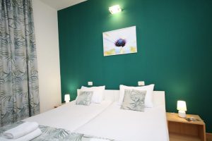 Cazare-la-Comfort-Apartments-Timisoara-Apartament-Lime-Cazare-in-Timisoara-DescoperimRomania.ro-4-300x200 Cazare la Comfort Apartments Timisoara - Apartament Lime - Cazare in Timisoara - DescoperimRomania.ro (4)