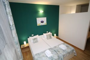 Cazare-la-Comfort-Apartments-Timisoara-Apartament-Lime-Cazare-in-Timisoara-DescoperimRomania.ro-8-300x200 Cazare la Comfort Apartments Timisoara - Apartament Lime - Cazare in Timisoara - DescoperimRomania.ro (8)