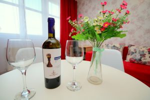 Cazare-la-Comfort-Apartments-Timisoara-Apartament-Romantic-Cazare-in-Timisoara-DescoperimRomania.ro-11-300x200 Cazare la Comfort Apartments Timisoara - Apartament Romantic - Cazare in Timisoara - DescoperimRomania.ro (11)