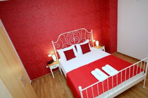 Cazare-la-Comfort-Apartments-Timisoara-Apartament-Romantic-Cazare-in-Timisoara-DescoperimRomania.ro-17-300x200 Cazare la Comfort Apartments Timisoara - Apartament Romantic - Cazare in Timisoara - DescoperimRomania.ro (17)