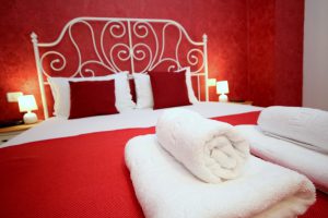 Cazare-la-Comfort-Apartments-Timisoara-Apartament-Romantic-Cazare-in-Timisoara-DescoperimRomania.ro-20-300x200 Cazare la Comfort Apartments Timisoara - Apartament Romantic - Cazare in Timisoara - DescoperimRomania.ro (20)