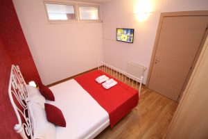 Cazare-la-Comfort-Apartments-Timisoara-Apartament-Romantic-Cazare-in-Timisoara-DescoperimRomania.ro-23-300x200 Cazare la Comfort Apartments Timisoara - Apartament Romantic - Cazare in Timisoara - DescoperimRomania.ro (23)