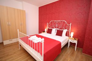 Cazare-la-Comfort-Apartments-Timisoara-Apartament-Romantic-Cazare-in-Timisoara-DescoperimRomania.ro-26-300x200 Cazare la Comfort Apartments Timisoara - Apartament Romantic - Cazare in Timisoara - DescoperimRomania.ro (26)