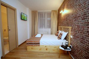 Cazare-la-Comfort-Apartments-Timisoara-Apartament-Rustic-Cazare-in-Timisoara-DescoperimRomania.ro-15-300x200 Cazare la Comfort Apartments Timisoara - Apartament Rustic - Cazare in Timisoara - DescoperimRomania.ro (15)