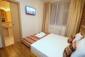 Cazare-la-Comfort-Apartments-Timisoara-Apartament-Rustic-Cazare-in-Timisoara-DescoperimRomania.ro-17-300x200 Cazare la Comfort Apartments Timisoara - Apartament Rustic - Cazare in Timisoara - DescoperimRomania.ro (17)