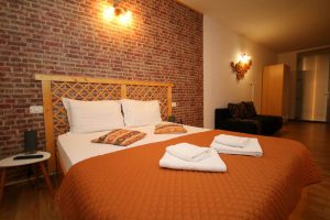 Cazare-la-Comfort-Apartments-Timisoara-Apartament-Rustic-Cazare-in-Timisoara-DescoperimRomania.ro-2-300x200 Cazare la Comfort Apartments Timisoara - Apartament Rustic - Cazare in Timisoara - DescoperimRomania.ro (2)