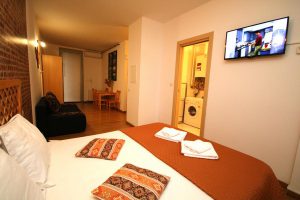 Cazare-la-Comfort-Apartments-Timisoara-Apartament-Rustic-Cazare-in-Timisoara-DescoperimRomania.ro-3-300x200 Cazare la Comfort Apartments Timisoara - Apartament Rustic - Cazare in Timisoara - DescoperimRomania.ro (3)