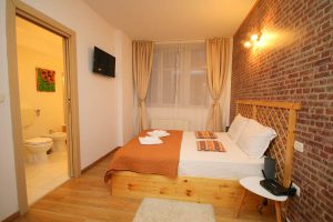 Cazare-la-Comfort-Apartments-Timisoara-Apartament-Rustic-Cazare-in-Timisoara-DescoperimRomania.ro-4-300x200 Cazare la Comfort Apartments Timisoara - Apartament Rustic - Cazare in Timisoara - DescoperimRomania.ro (4)