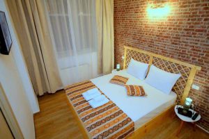 Cazare-la-Comfort-Apartments-Timisoara-Apartament-Rustic-Cazare-in-Timisoara-DescoperimRomania.ro-8-300x200 Cazare la Comfort Apartments Timisoara - Apartament Rustic - Cazare in Timisoara - DescoperimRomania.ro (8)